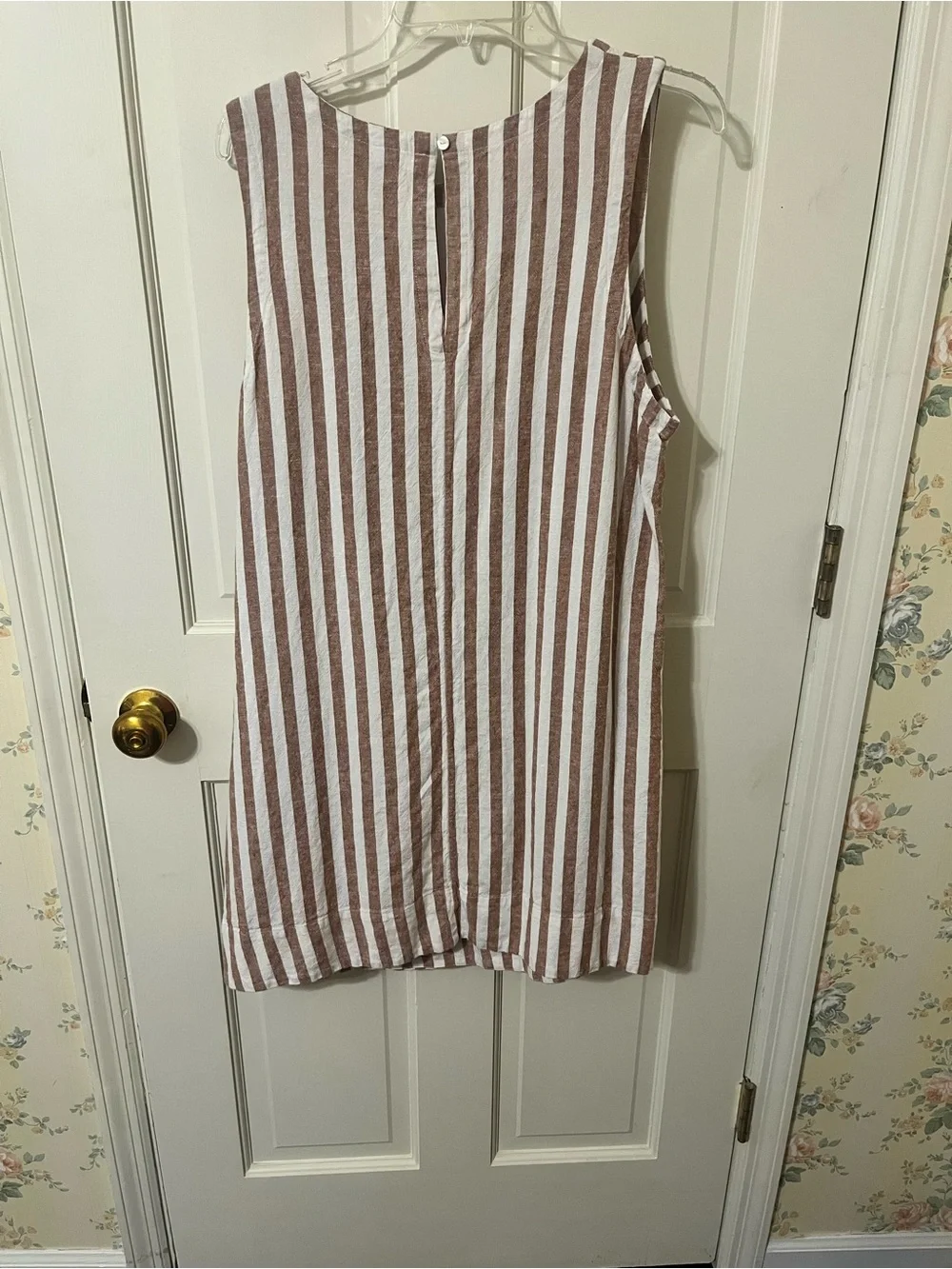 Old Navy Sleeveless Brown & White Striped Women's Dress - Picture 4 of 5